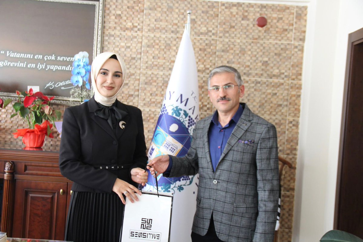 calKaymakamligi's tweet image. Şidef( Gümüşhane Şiran Dernekler  Federasyonu) Denizli İl temsilcisi ve  Buldan Orman İşletme Müdür Yardımcısı Faruk AYDIN Kaymakamımız Sayın Hatice Gamze KURAN’a hayırlı olsun ziyaretinde bulundu.