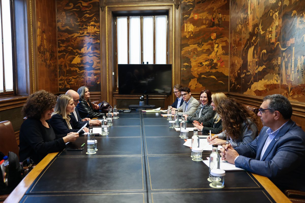 monicambravo's tweet photo. 🏛️ Aquesta tarda he mantingut una reunió de treball amb l’Ajuntament de Barcelona per reforçar els drets socials de la ciutadania!

🤝 Juntament amb la tinenta d’alcalde, @MariaEugeniaGay, hem abordat els principals reptes socials de la ciutat amb representants de la Conselleria i l’Ajuntament.

✅ Hem compartit experiències i hem posat sobre la taula accions concretes per millorar els serveis socials, especialment en àmbits com el suport a la joventut, les famílies, les persones grans i la lluita contra el sensellarisme.

💪 Treballem per garantir uns drets socials forts i accessibles per a tothom a Barcelona.

#ElGovernDeTothom