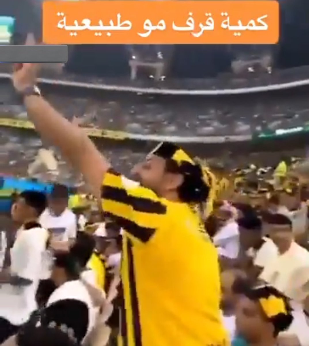 واجهه بالتحية والابتسامة .. وقابله باقذر حركة !

نقدر نعمم ونقول هذا جمهور الاتحاد كامل بس نعرف انه تصرف فردي مايمثل مدرج كامل

هذي التغريدة للي يغمز ويلمز لجمهور الهلال .. بطلوا استشراف وادعاء مثالية يرحم والدينكم ترا نعرف البير وغطاها