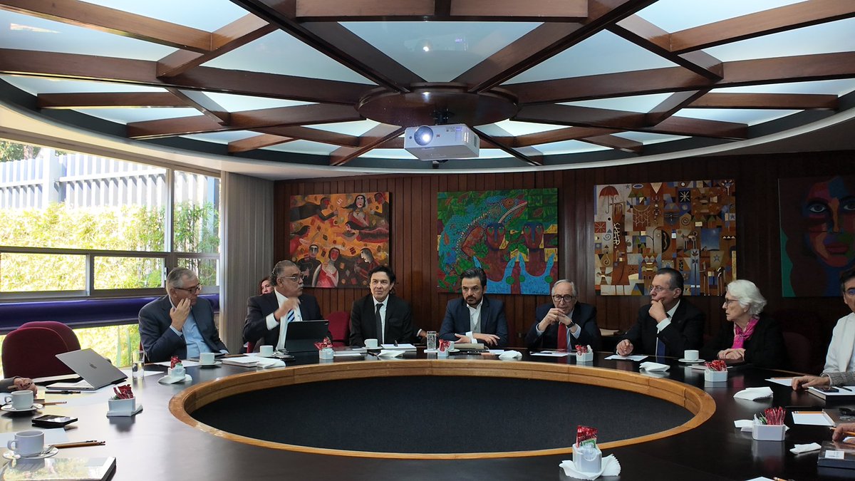zoerobledo's tweet photo. 🏥| Encabezados por el Dr. David Kersenobich, Secretario de Salud, realizamos una visita sectorial al Instituto Nacional de Ciencias Médicas y Nutrición "Salvador Zubirán" @incmnszmx.

Como sector, buscamos intercambiar conocimientos y buenas prácticas para la mejora continua de nuestras instituciones. 

Por eso revisamos el modelo de Atención Integral del Paciente con Diabetes, uno de los mejores evaluados de nuestro país, buscamos mejorar y fortalecer el modelo de @Tu_IMSS para la atención de personas que viven con ese padecimiento.