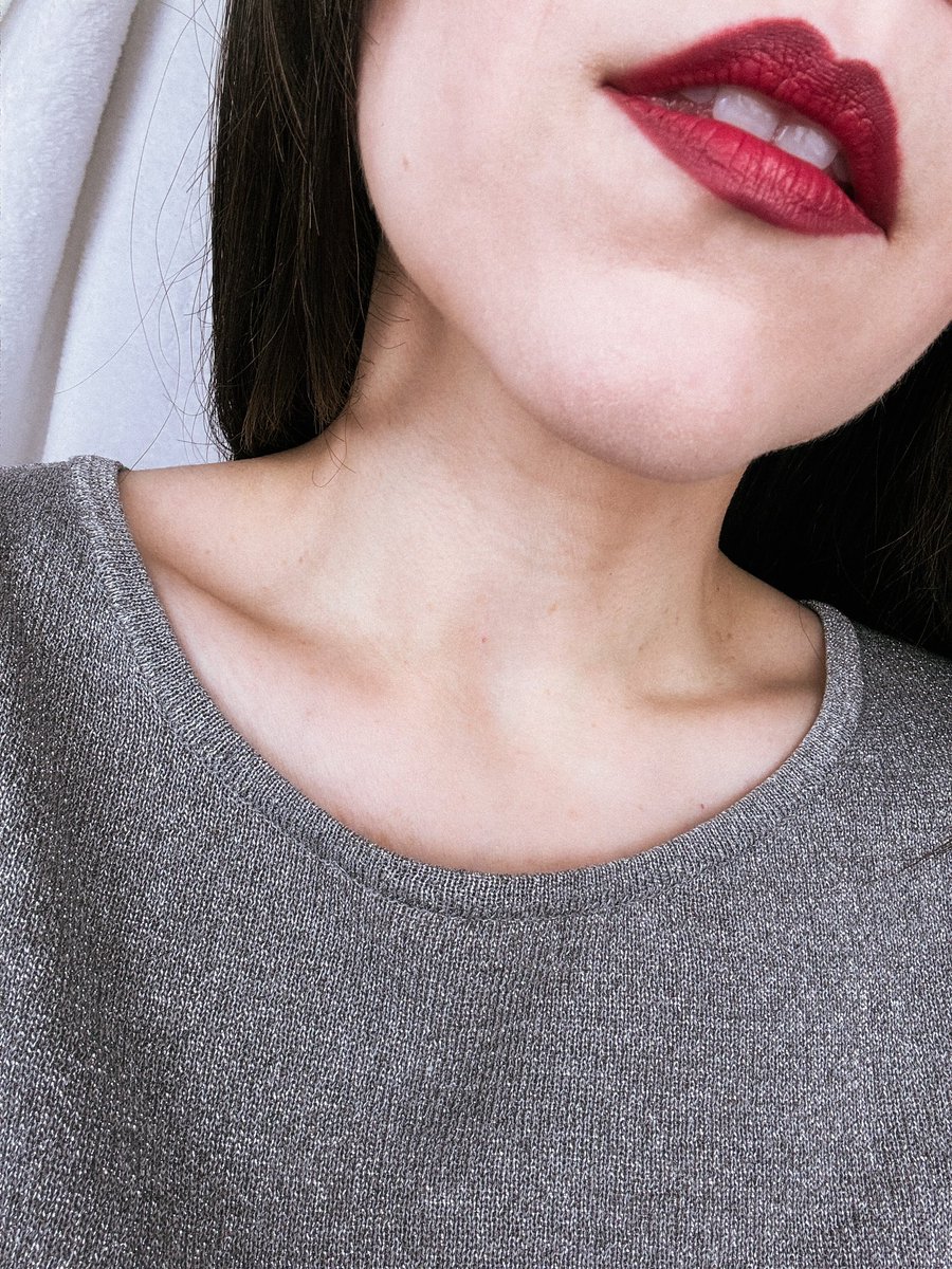 acrossthestars's tweet photo. I feel the happiest over this new LE Frosty the Snowman ☃️ collection by @ColourPopCo ! I went for a natural icey look on the eyes and a red lip, a perfect contrast if you ask me.
#sponsored #FrostyXColourPop #COLOURPOPME https://t.co/NxA2nU44xN