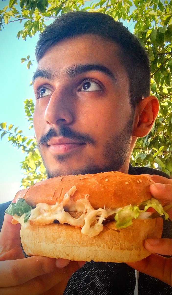ali10el25zoghbi's tweet photo. #lunch_time 🍔 https://t.co/qyfo81pIaJ
