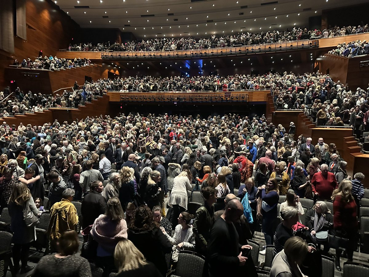 Thank you <a href="/MargaretAtwood/">Margaret E Atwood</a> for all your wisdom and wit on Tuesday night in Calgary with Alberta teachers.  You are a treasure!