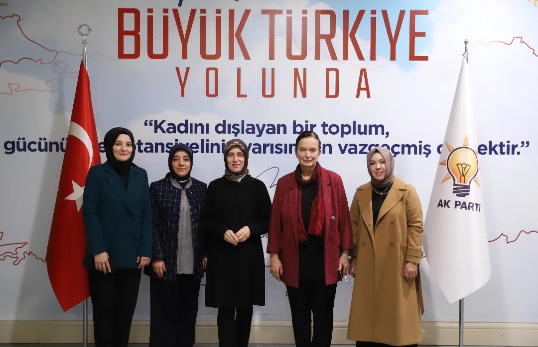 Buket Sarı 🇹🇷 (@buketsari40) on Twitter photo Ak Parti Genel Merkez Kadın Kolları Ar-Ge Başkanımız Myk üyemiz kiymetli <a href="/ZuleyhaKRDMR/">Dr. Züleyha KARADEMİR</a> başkanımıza yeni çıkardığı kitabı için hayırlı olsun ziyaretinde bulunduk. Kıymetli başkanıma başkandan öte ablama başarılarının devamını diliyorum
<a href="/aytenaydin53/">Dr.Ayten Kesimal Aydın 🇹🇷🇹🇷🇹🇷</a>
<a href="/HilalAksoy40/">Hilal Aksoy</a> <a href="/betulSIRAKAYA/">Betül SIRAKAYA(Öcal)🏆💡💡</a> Ak Parti Genel Merkez Kadın Kolları Ar-Ge Başkanımız Myk üyemiz kiymetli <a href="/ZuleyhaKRDMR/">Dr. Züleyha KARADEMİR</a> başkanımıza yeni çıkardığı kitabı için hayırlı olsun ziyaretinde bulunduk. Kıymetli başkanıma başkandan öte ablama başarılarının devamını diliyorum
<a href="/aytenaydin53/">Dr.Ayten Kesimal Aydın 🇹🇷🇹🇷🇹🇷</a>
<a href="/HilalAksoy40/">Hilal Aksoy</a> <a href="/betulSIRAKAYA/">Betül SIRAKAYA(Öcal)🏆💡💡</a>