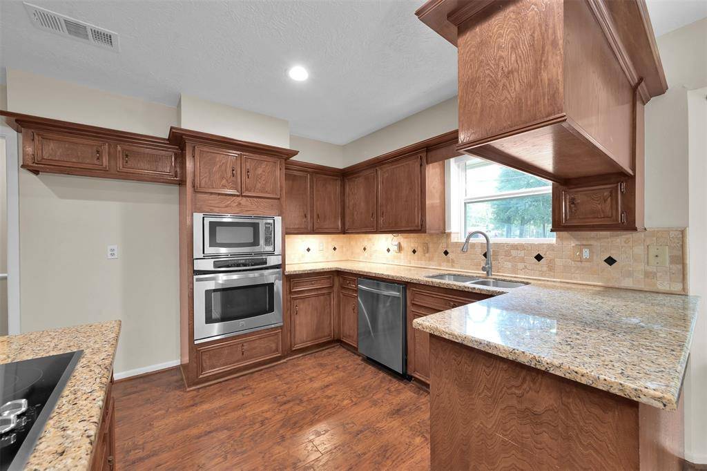 RichardsonReal's tweet image. Gorgeous Home in Panorama: $279,000
375 Rolling Hills DR, Panorama Village, TX 77304 is a fantastic property with 2 bedrooms and 2.0 bathrooms.
See more here: richardsongrouprealty.com/d8ramwd8