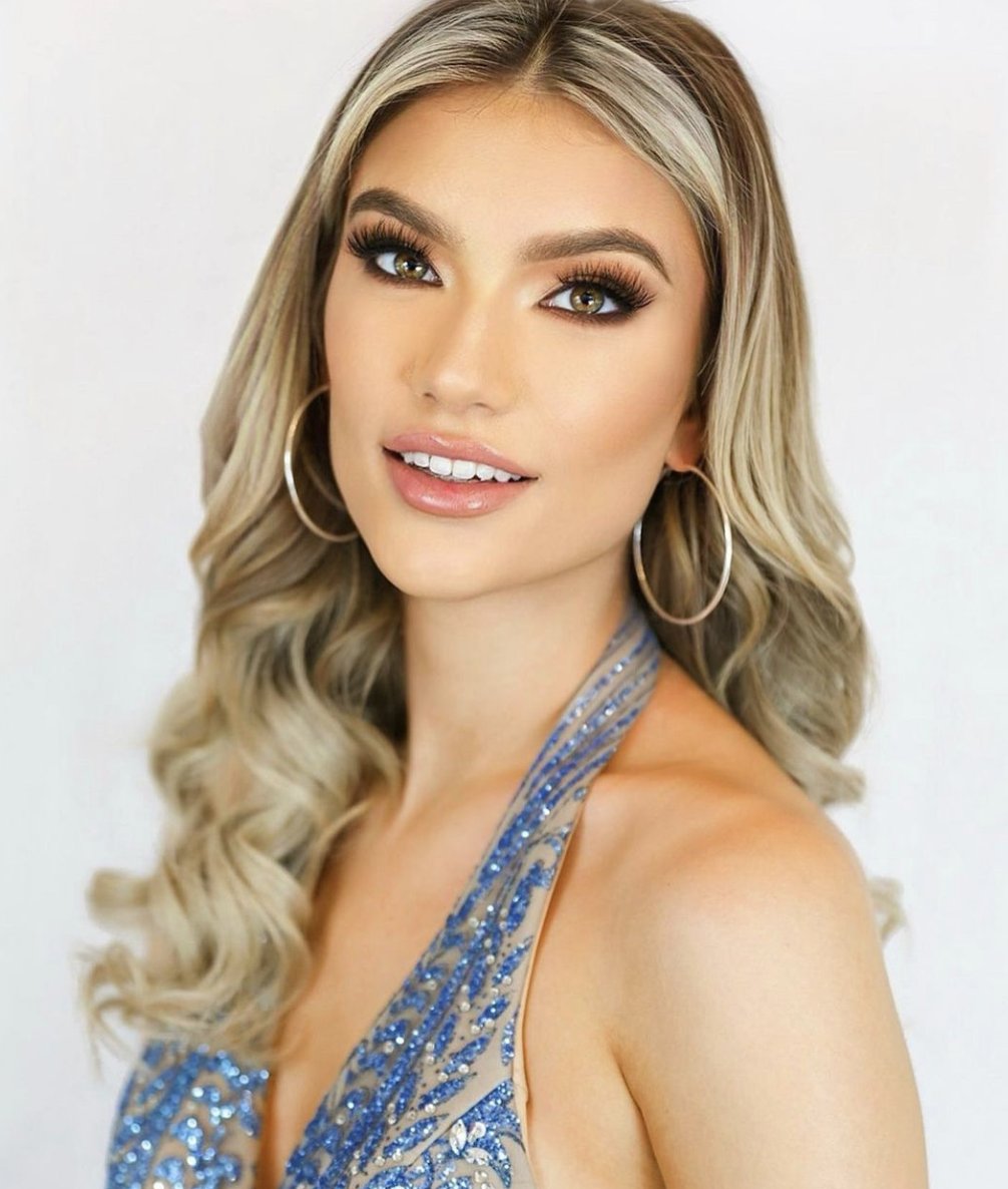 Can't believe this was only my second headshot photoshoot ever! It's incredible to look back &amp; remember all the amazing women I've had the pleasure of working with over the past two years.✨