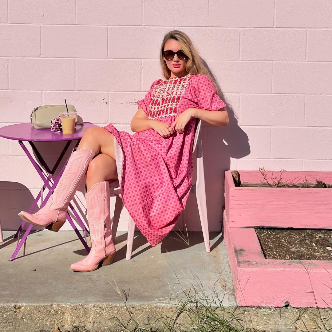 Ariat's tweet image. Pink is the moment. #Regram #Ariat

PC: IG @ miamaguire