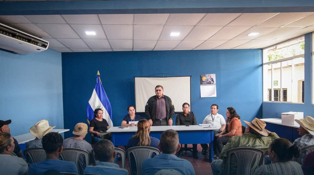 Nuestro alcalde de Cabañas Este, <a href="/EdgardOficialSV/">Edgardo Portillo🇸🇻</a>, se trasladó al distrito de Guacotecti, donde realizó un importante apoyo a los horticultores, con el donativo de semilla de rábanos y sulfato.

Estas acciones forman parte de sus acercamientos con los sectores más necesitados del