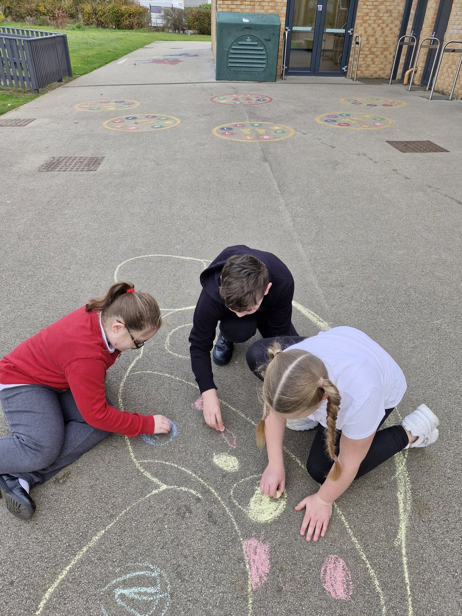 Our Ambassador's have been busy this afternoon creating giant Pudsey faces for everyone to put their coins onto tomorrow! <a href="/PrimaryGreat/">Great Coates Primary</a> <a href="/BBCCiN/">BBC Children in Need</a> #childreninneed #community