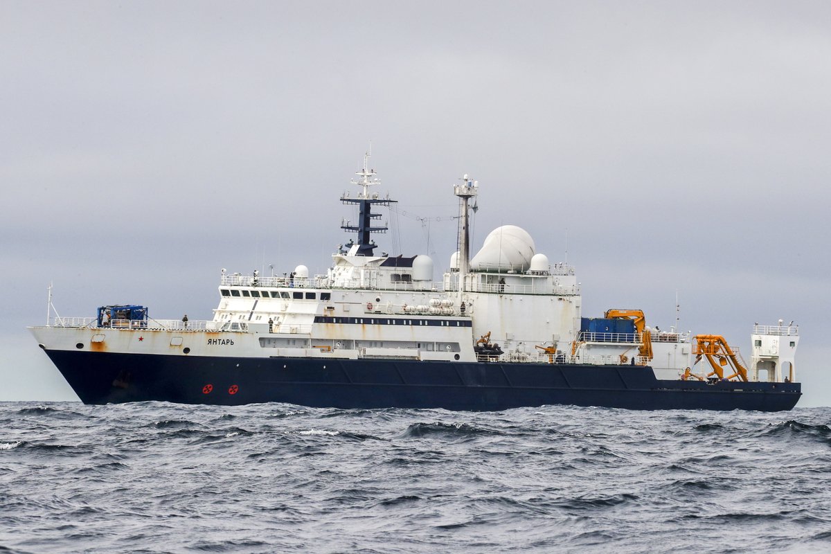 🇷🇺Russian "research vessel' / spy ship Yantar currently loitering over underwater infrastructure in the Irish Sea off the Isle of Man. (Monitored by P-8A aircraft and possibly HMS Iron Duke)

The vessel switched on AIS briefly this afternoon.

Great OSINT work by <a href="/auonsson/">auonsson</a>