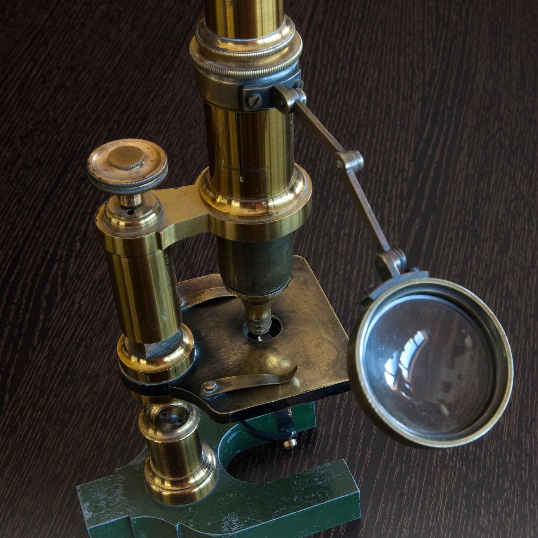 AndersonFamouss's tweet image. Did you know? The first microscope was invented in the late 16th century by Hans and Zacharias Janssen, who were two Dutch spectacle makers! 🔬 

#universalintelligence #wearablemicroscopes #autonomouseyewear #microlennials #abstractones #theuniverseofthings