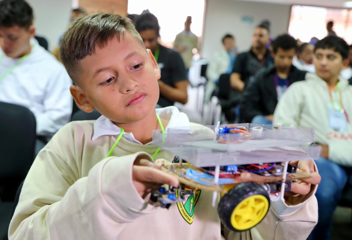 CompuParaEducar's tweet image. En el segundo día de #EducaDigitalColombia y #Makerlab, los estudiantes serán los protagonistas en una jornada dedicada a la innovación, la educación y la tecnología.