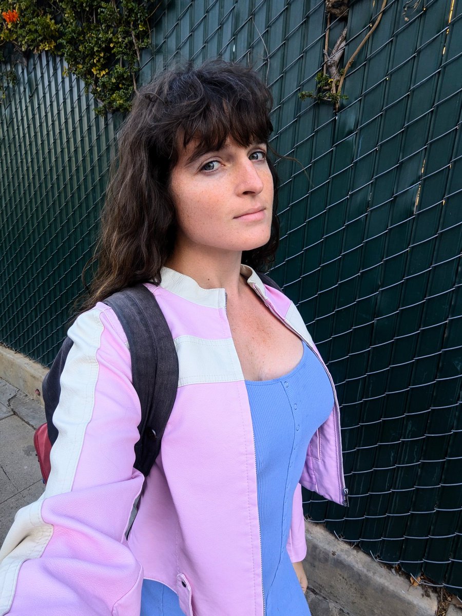 Mia Moore tweet media