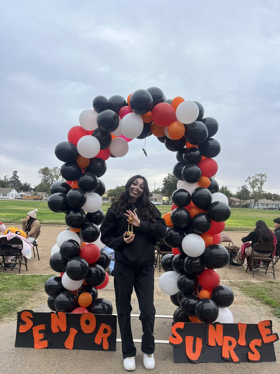 Senior Sunrise on 10/31 was an unforgettable start to the day! Our seniors gathered early to celebrate the beginning of their last year together, sharing laughter, memories, and anticipation for all that’s to come. Here’s to the Class of 2025! 🌅✨