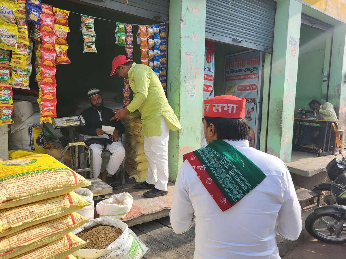 SSSwarnkarSP's tweet photo. #करहल_उपचुनाव 
बरनाहल, आज़ाद नगर, बाला जी नगर 
आदरणीय तेज़ प्रताप जी के पक्ष में गांव गांव मतदान की अपील।
@samajwadiparty ज़िंदाबाद,
@yadavakhilesh ज़िंदाबाद।
नेता जी अमर रहें। https://t.co/IjmVG2awUB