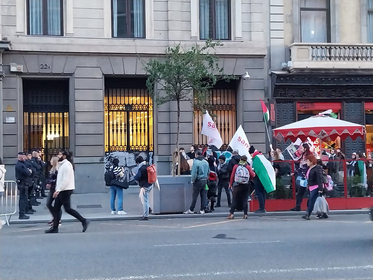 not me joining a random palestinian protest in Barcelona on my way to class 🇵🇸✨️