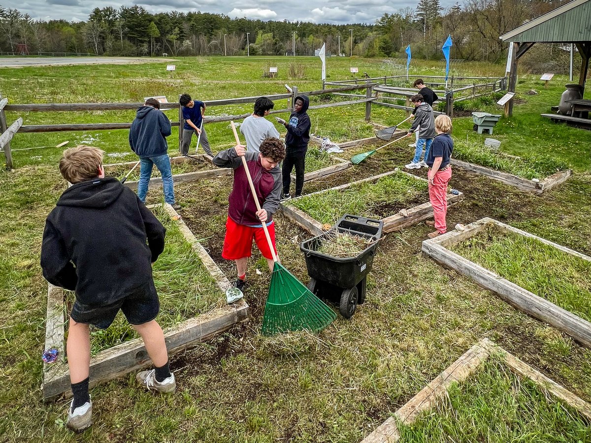 CardiganMtnSchl's tweet photo. Community service and โhelping the other fellaโ is an integral part of the Cardigan experience. Read more about the many service projects that occur each year and the positive impact they have on our students: https://t.co/D8FRat9ANA ๐๐ #helptheotherfella https://t.co/oRHuJvlxEV