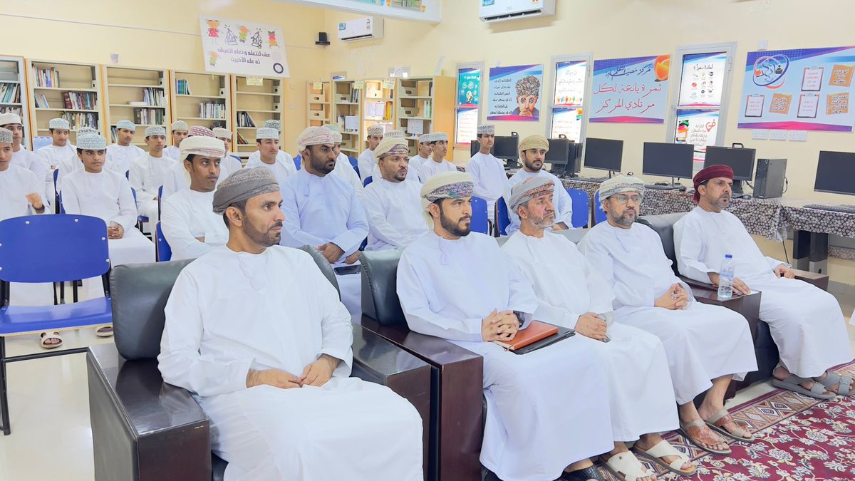 edugovssq5246's tweet photo. جانب من الندوه العلميه الثانيه التي أقيمت في المدرسة  والمتبناه من قبل مكتبة السويح العامه لمسابقة البحث العلمي لطلبة المدارس وتحتوي على المشاريع الطلابيه والبحوث الطلابيه والذكاء الاصطناعي
حضر الندوه البروفيسور سالم الغنبوصي
د/يعقوب السنيدي
 د/ مبارك الساعدي
د/ سعيد الساعدي.. https://t.co/0UTLhPtQLT