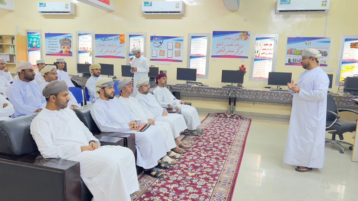 edugovssq5246's tweet photo. جانب من الندوه العلميه الثانيه التي أقيمت في المدرسة  والمتبناه من قبل مكتبة السويح العامه لمسابقة البحث العلمي لطلبة المدارس وتحتوي على المشاريع الطلابيه والبحوث الطلابيه والذكاء الاصطناعي
حضر الندوه البروفيسور سالم الغنبوصي
د/يعقوب السنيدي
 د/ مبارك الساعدي
د/ سعيد الساعدي.. https://t.co/0UTLhPtQLT