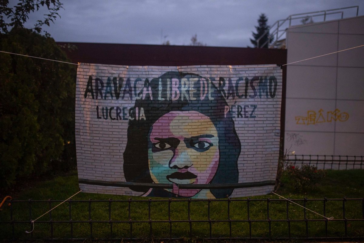 32 AÑOS SIN LUCRECIA

Como cada 13 de noviembre, nos volvimos a juntar con vecinos y asociaciones del barrio para rendir homenaje a Lucrecia Pérez Matos.
Nada, ni nadie, podrá arrebatarnos tu recuerdo.

#LucreciaVive