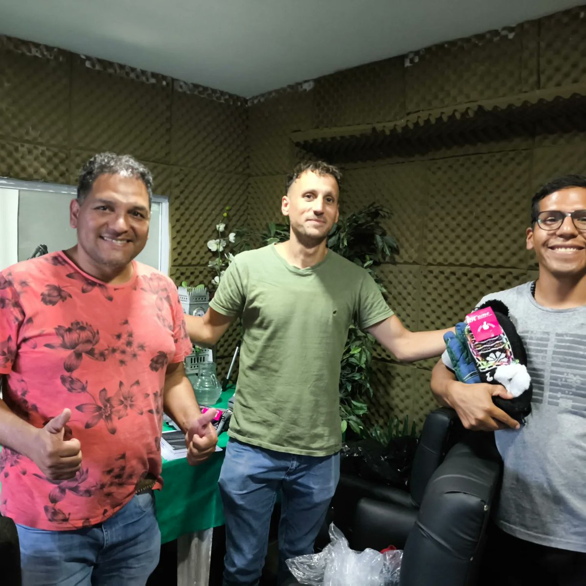 infoferiantes's tweet photo. Entrega de premios del sorteo en nuestro segundo programa... https://t.co/CybftMjtRR