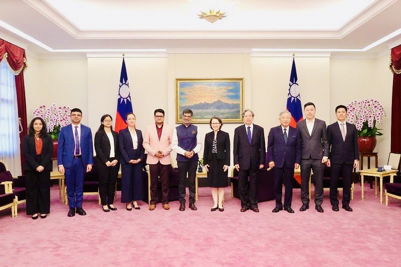 Samir Saran (@samirsaran) on Twitter photo Delighted to call on the honourable Vice President of #Taiwan HE <a href="/bikhim/">Bi-khim Hsiao 蕭美琴</a> in #Taipei. She has spoken at <a href="/raisinadialogue/">Raisina Dialogue</a> so presented her with a special #RaisinaMomento and advance copy of the #RaisinaChronicles yesterday - we also benefitted from her insights on imp global issues Delighted to call on the honourable Vice President of #Taiwan HE <a href="/bikhim/">Bi-khim Hsiao 蕭美琴</a> in #Taipei. She has spoken at <a href="/raisinadialogue/">Raisina Dialogue</a> so presented her with a special #RaisinaMomento and advance copy of the #RaisinaChronicles yesterday - we also benefitted from her insights on imp global issues