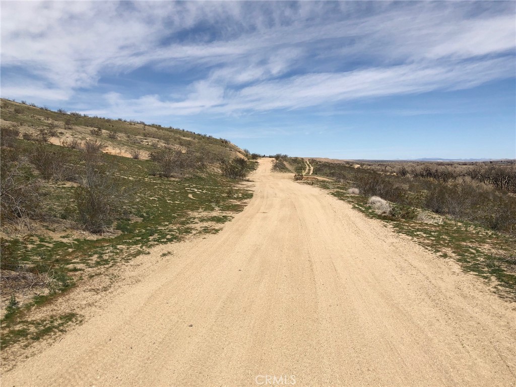 bradc21's tweet photo. #LandforSale Adelanto, CA.  List price $18,900USD
2.5 acres.  Seller financing available
@Century21 @C21LoisLauerRE https://t.co/JMmPYhYLFF