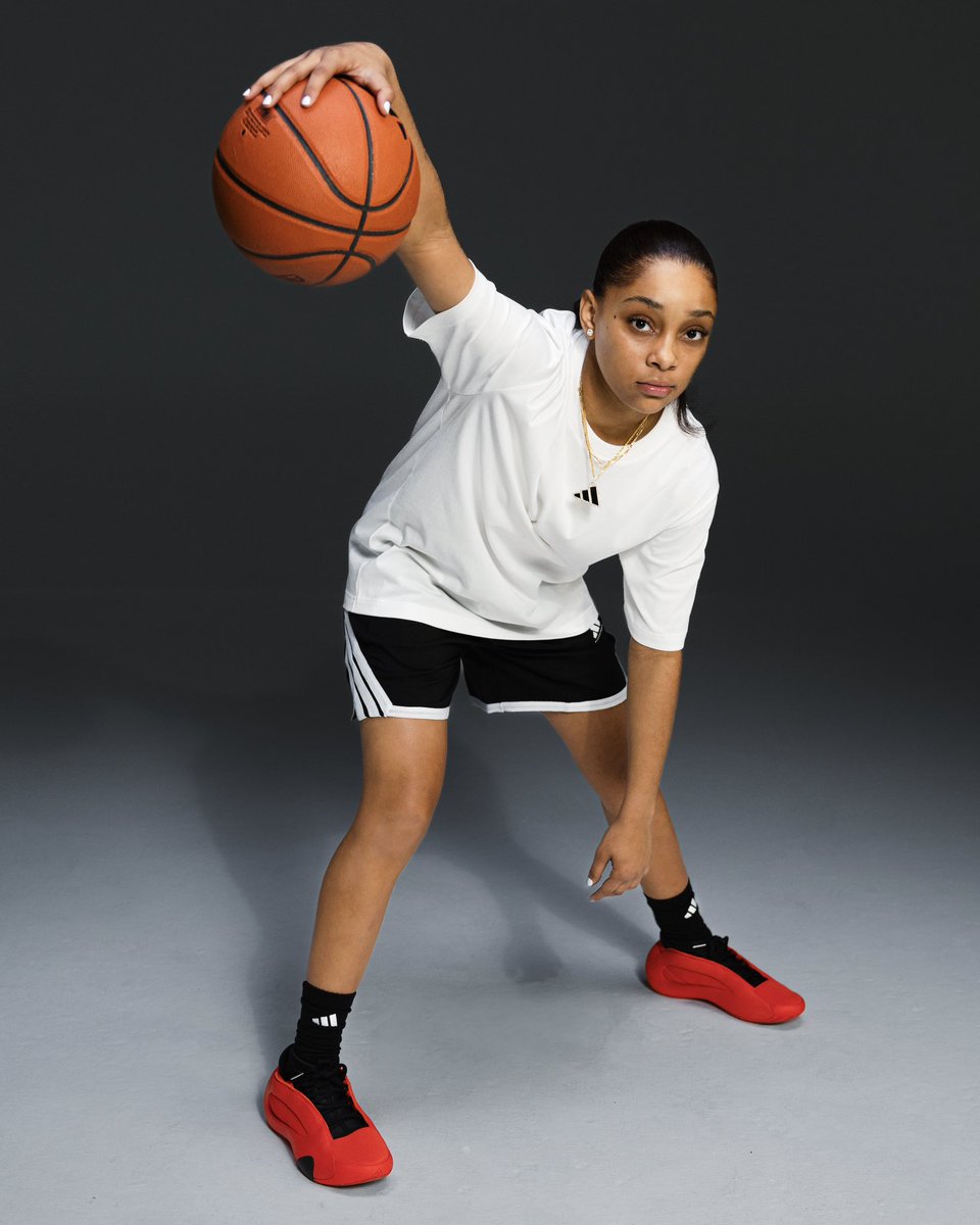adidas has signed Kaleena Smith to a multi-year NIL deal, becoming the brand’s first-ever women’s high school basketball athlete 🔥