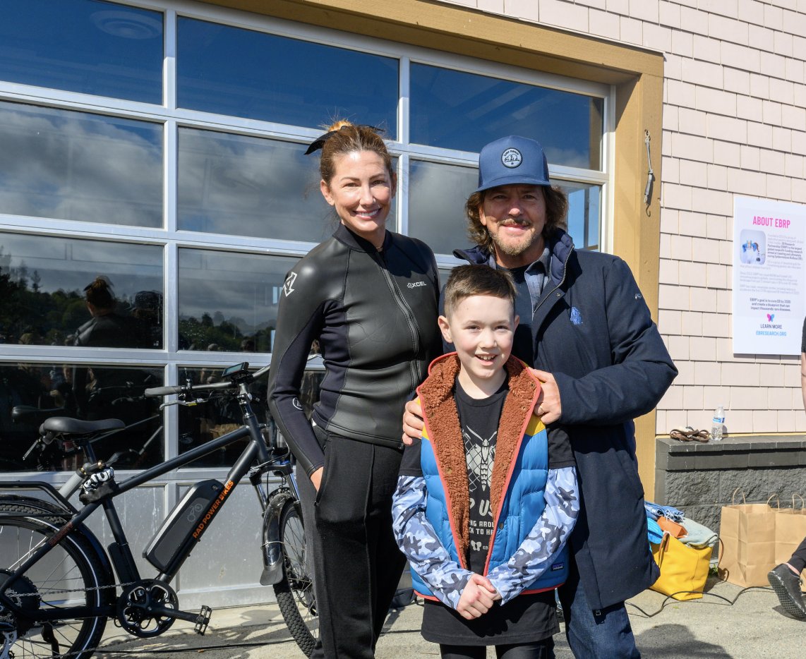 EBResearch's tweet photo. @eddievedder & Jill have been dedicated advocates for the Epidermolysis Bullosa (EB) community for many years. Right now, every dollar donated to EBRP's #WingsofChange will be DOUBLED up to $250,000. We can all make a difference in the fight against EB. https://t.co/fMoVZJJC1P https://t.co/uDlccKaAxu