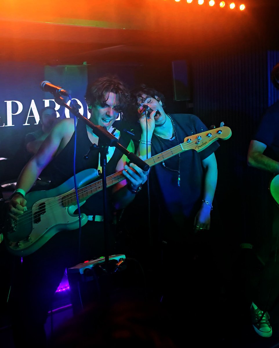 ActuaPress's tweet photo. 🎶 #Crónica @Idolosdelparque y @TheSurroyal arrasan en la noche madrileña.

🔗 https://t.co/e1A3LU0Lxy

#Madrid #ConciertosMadrid #Conciertos #Música #TheSurroyal #ÍdolosDelParque https://t.co/pp8Gt0En2Q