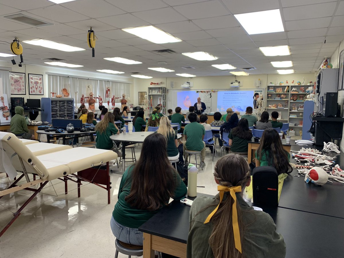 ifixhearts's tweet photo. Spoke with the @Shorecrest pre-med club this morning

Our future is bright.  Metabolic health makes sense to the next generation of doctors. https://t.co/XxrmV1vAGM