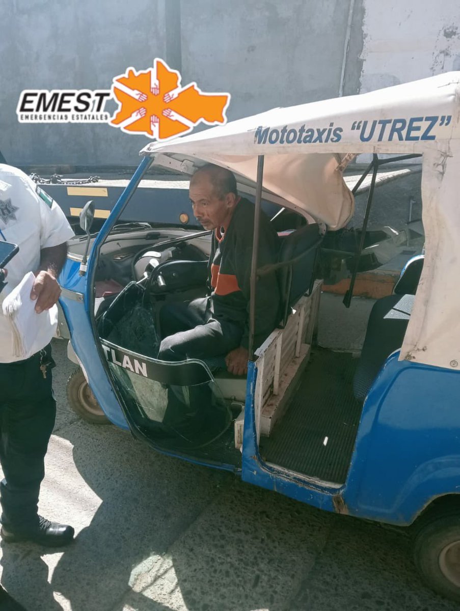 Conductor de moto taxi en estado de ebriedad se impacta en la parte posterior de una grua la cual se encontraba estacionada sobre la calle Miguel Hidalgo en la Villa de Zimatlán