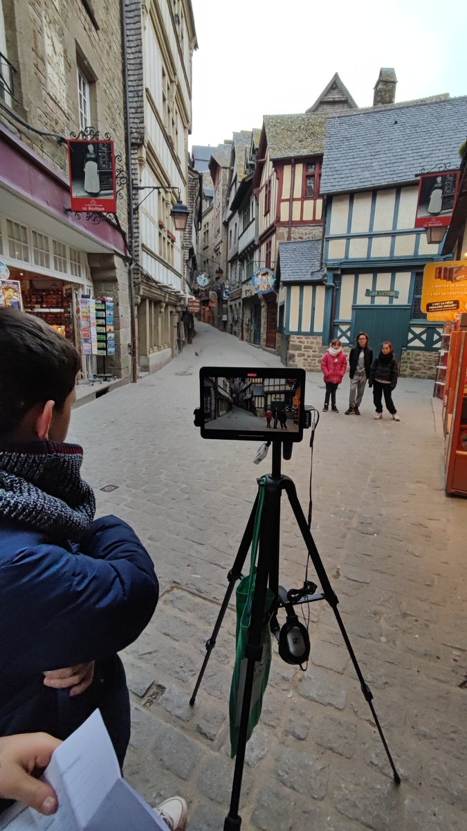 Journée tournage !
Avec les CM de Sacey, pour la réalisation d'une vidéo sur le Mont qui sera envoyée à des élèves japonais dans le cadre du jumelage avec Myiajima.
En échange les japonais nous enverront leur propre vidéo...
<a href="/leCMN/">le CMN</a> <a href="/EPMontStMichel/">Etablissement public du Mont Saint-Michel</a> <a href="/dsden50/">DSDEN 50</a> <a href="/daac_normandie/">DAAC-Normandie</a>