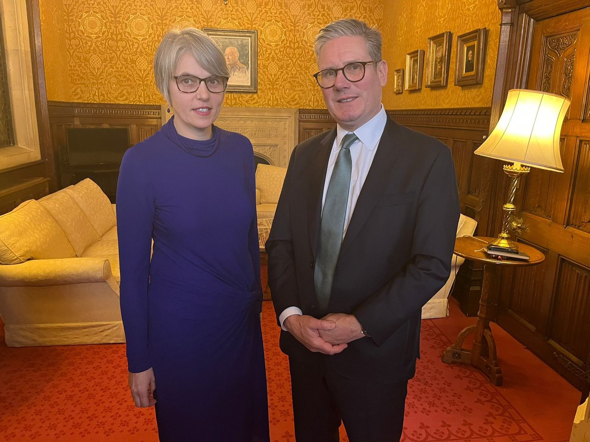 🤝 It’s not every day you get to meet with the Prime Minister! 

It was fantastic to talk with <a href="/Keir_Starmer/">Keir Starmer</a> yesterday about #InterFaithWeek and the important role that local faith organisations play in providing vital support through food banks and social services.