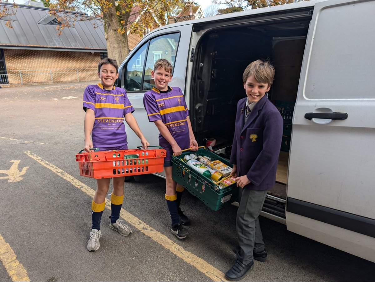 aldwickbury's tweet photo. Our Section Captains were delighted to deliver their collection of supplies to the @Stalbansdistfb yesterday. 

Our Year 8 boys collected and sorted donations from across the school and learned about the impactful work Foodbanks do as part of their Future Thinking lessons. https://t.co/Hrps6RL9Ir