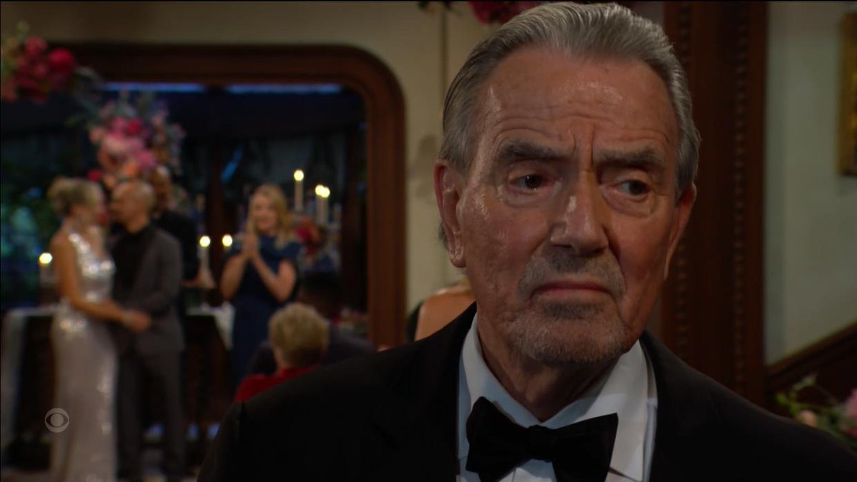 KingMinos777's tweet photo. Victor senses doom.
#YR #TGVN #YR13K #CliffhangerThursday https://t.co/ney9BWueNF