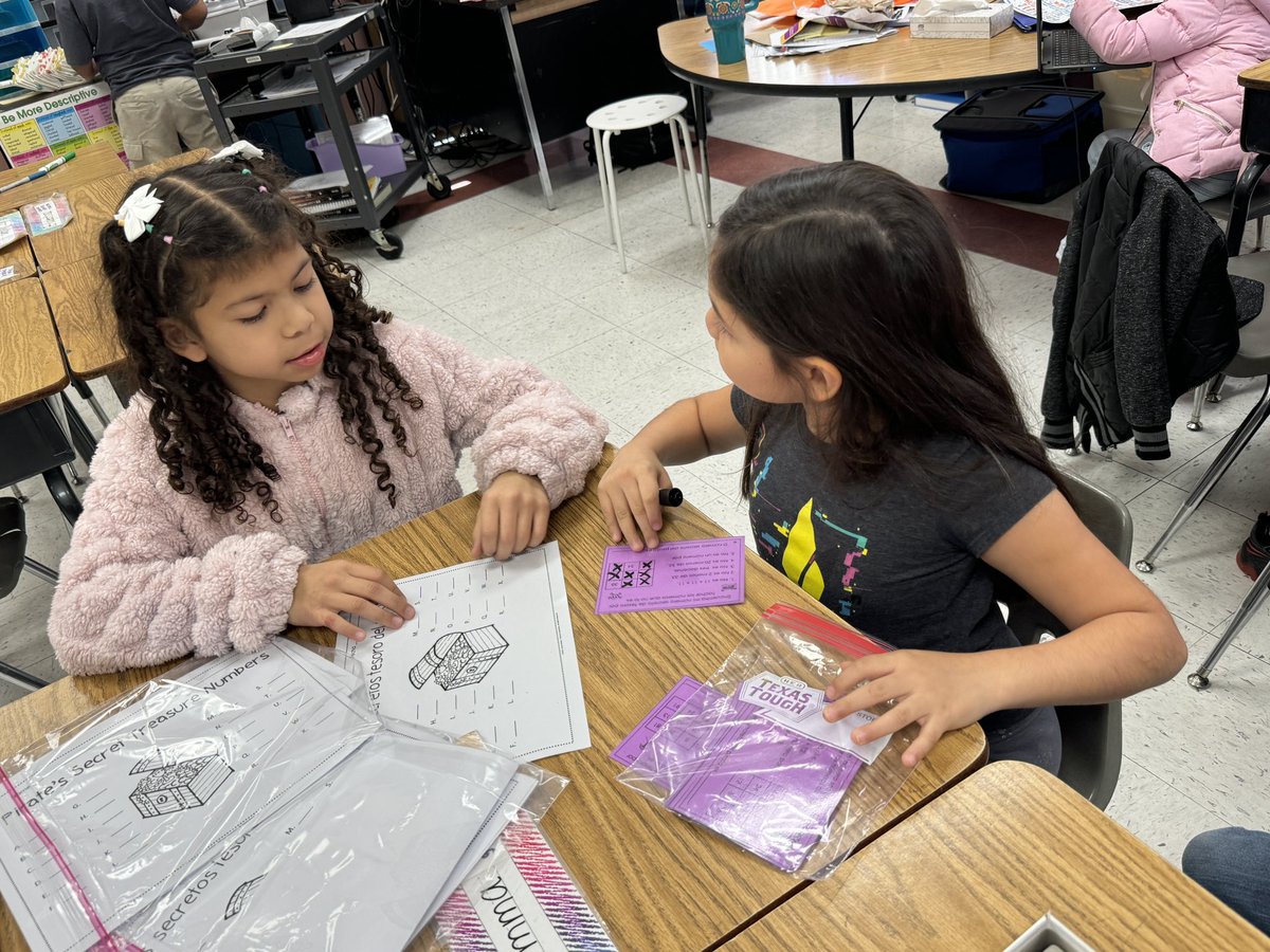 RosaJonasz's tweet photo. 3rd grade bilingual class diving into math centers! Engaged minds, active learning, and smiles all around. Math magic in action! #BilingualEducation #MathCenters #EngagedLearning #WeAreMcDermott https://t.co/e0NnlZDgb7
