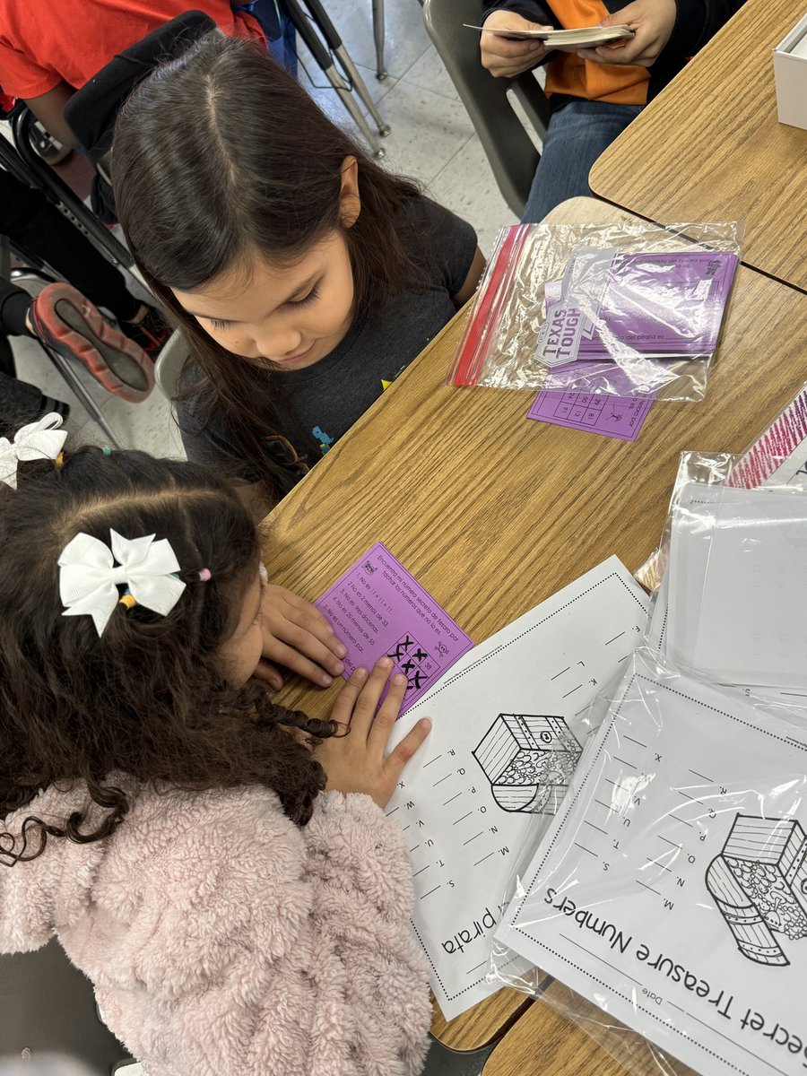RosaJonasz's tweet photo. 3rd grade bilingual class diving into math centers! Engaged minds, active learning, and smiles all around. Math magic in action! #BilingualEducation #MathCenters #EngagedLearning #WeAreMcDermott https://t.co/e0NnlZDgb7