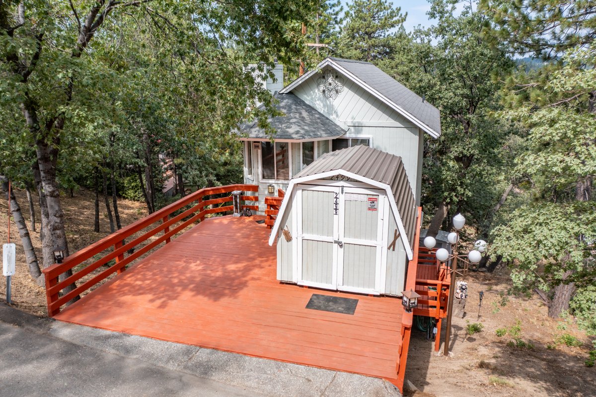 bradc21's tweet photo. Mountain home for sale in Arrowbear, CA 
List price $409,900USD  comes with a studio apartment with it's own private entrance. 
https://t.co/CIE5zmHl6a 
@C21LoisLauerRE https://t.co/X6ewns2jH6