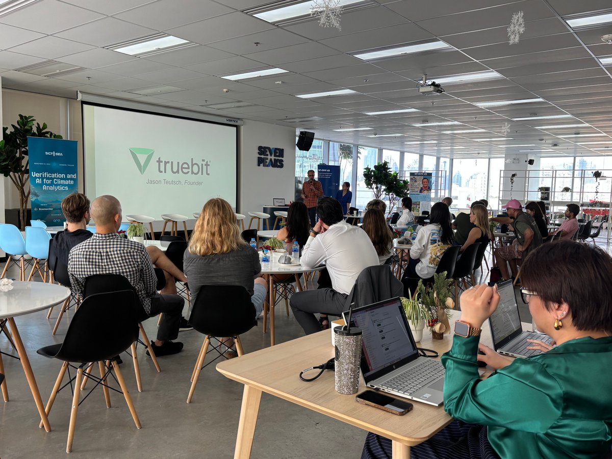 Truebitprotocol's tweet image. Thank you to everyone who participated in our roundtable discussion at #DevCon7 this week! We were so inspired by the unbelievably engaged group of experts discussing how various blockchain-based verification techniques and AI can help create more transparent and trustworthy…