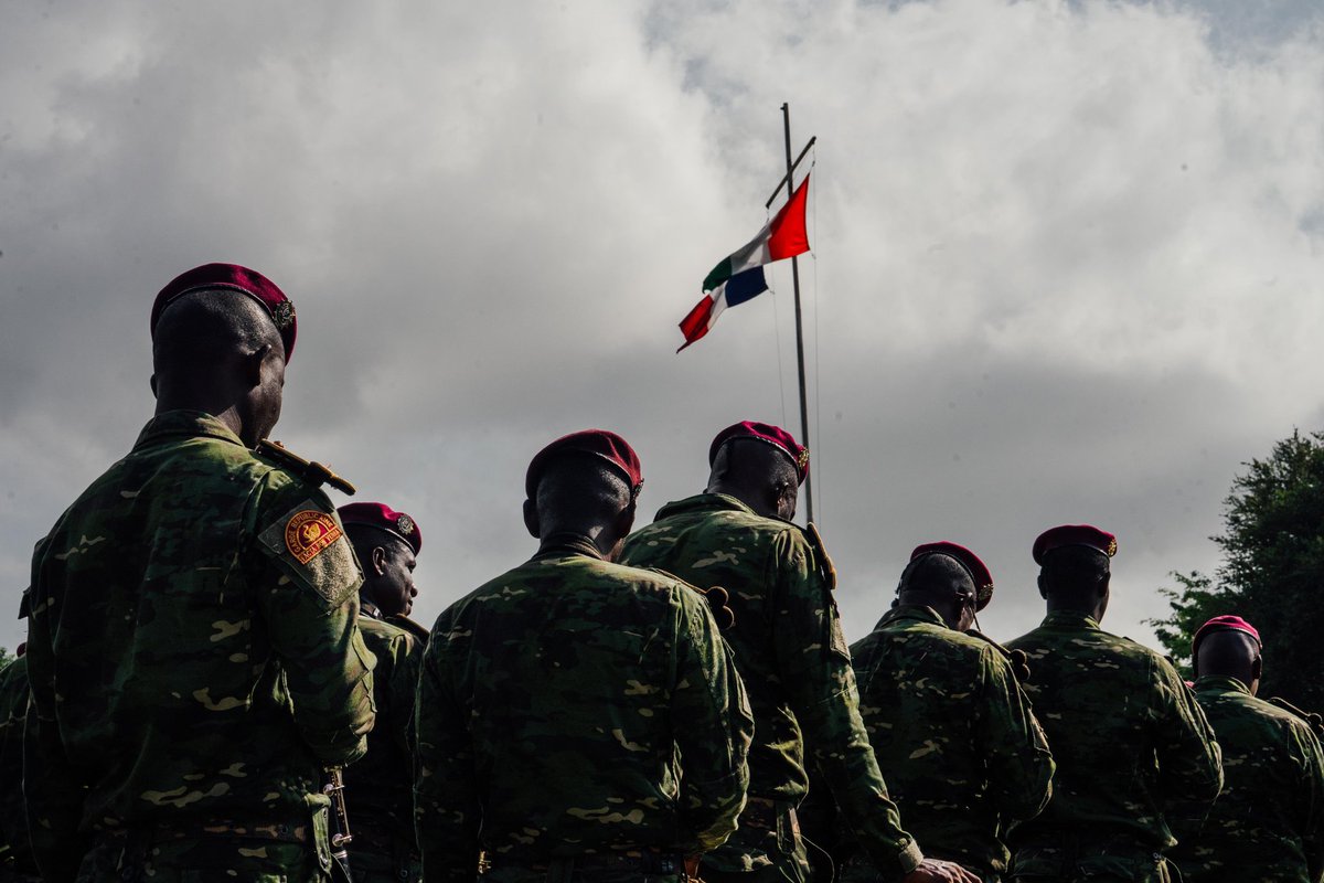 DLIAI_Officiel's tweet photo. Les Éléments Français en Côte d'Ivoire ont commémoré la fin de la Première Guerre mondiale, la Victoire et la Paix. Une cérémonie de devoir de mémoire s'est tenue au camp militaire de Port-Bouët pour honorer et transmettre l'histoire. 🇨🇮🇫🇷

#VotreHistoireNotreHistoire https://t.co/lLwZwjgC8N