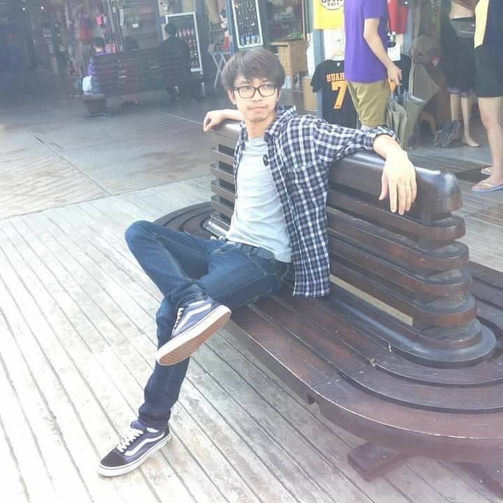 tumsrisak's tweet photo. ที่ต้องนั่งตลอด 
.
เพราะลุคจะดูเจ้าชู้. https://t.co/vGPgufA4Bh