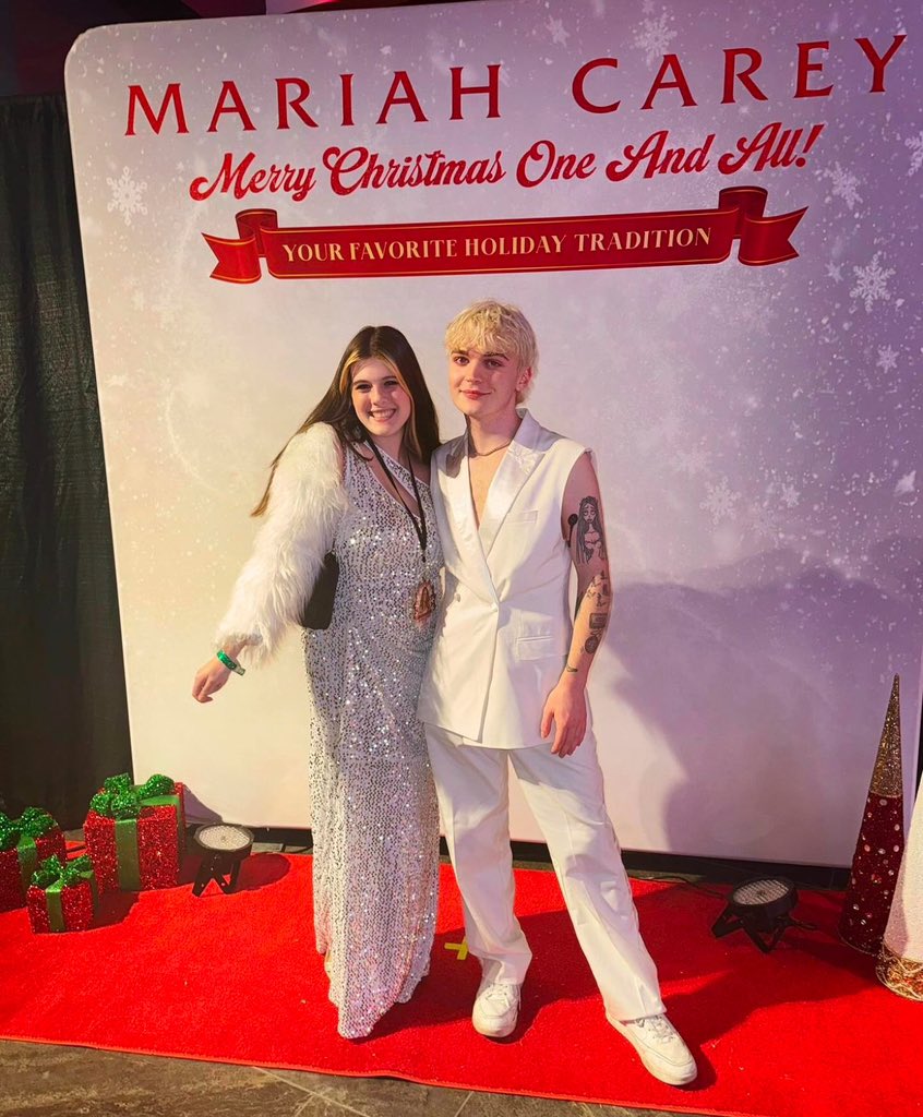 theadammcintyre's tweet image. for the last 4 years i’ve flown from ireland to see the christmas shows and can’t wait to go to the 3 NY shows in december mariah🥺💕 just tell me what it would take to get a selfie and i’ll do it🥺🥺🥺