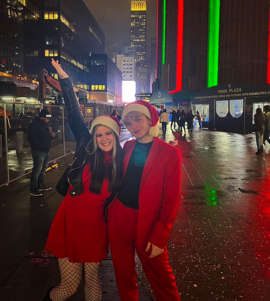 theadammcintyre's tweet image. for the last 4 years i’ve flown from ireland to see the christmas shows and can’t wait to go to the 3 NY shows in december mariah🥺💕 just tell me what it would take to get a selfie and i’ll do it🥺🥺🥺