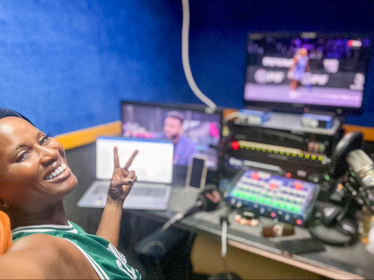 OfficialSuo's tweet image. Glad to say I’ll be your #OfficialPidginCommentator as Benin’s Cheetahs face Nigeria’s Super Eagles.

Goals go yapa. ⚽️ 
Catch the game 8pm tonight on Supersports CH206*.
Change language option to pidgin. 🎙️🤝

#AFCON2025Q 
#AFCON2025
#ChiefSuo
#EnergyChief
#Kpoko🧡