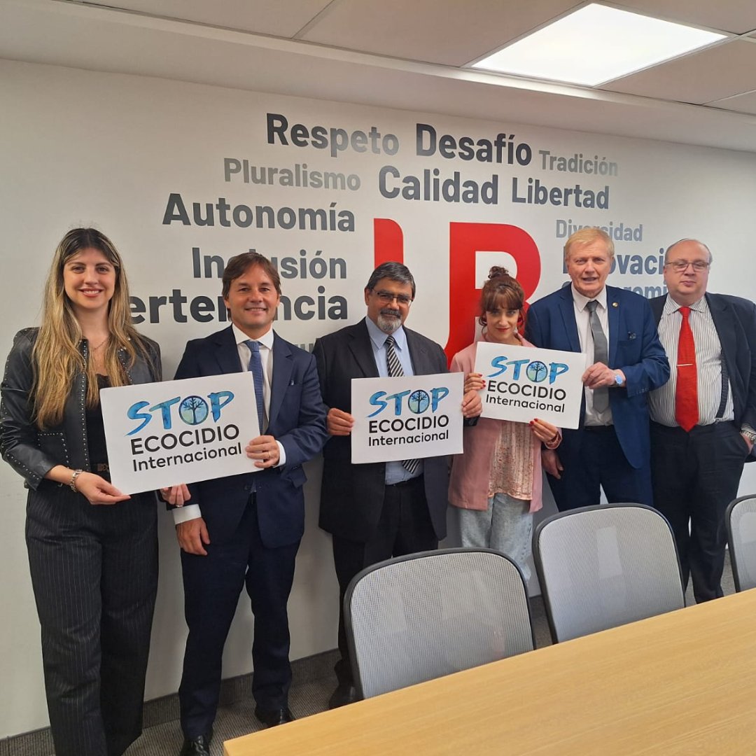An amazing week of #ecocidelaw meetings &amp; progress in Argentina! 🇦🇷

W/ Buenos Aires gov ministers <a href="/danyvilar/">Daniela Vilar</a> &amp; <a href="/tamarabas/">Tamara Basteiro</a>, plus <a href="/NobelPrize/">The Nobel Prize</a> winner Adolfo Pérez Esquivel + a great event at University of Belgrano <a href="/ubeduar/">Universidad de Belgrano</a>!

About #ecocide ➡️: stopecocide.earth/about

#StopEcocide