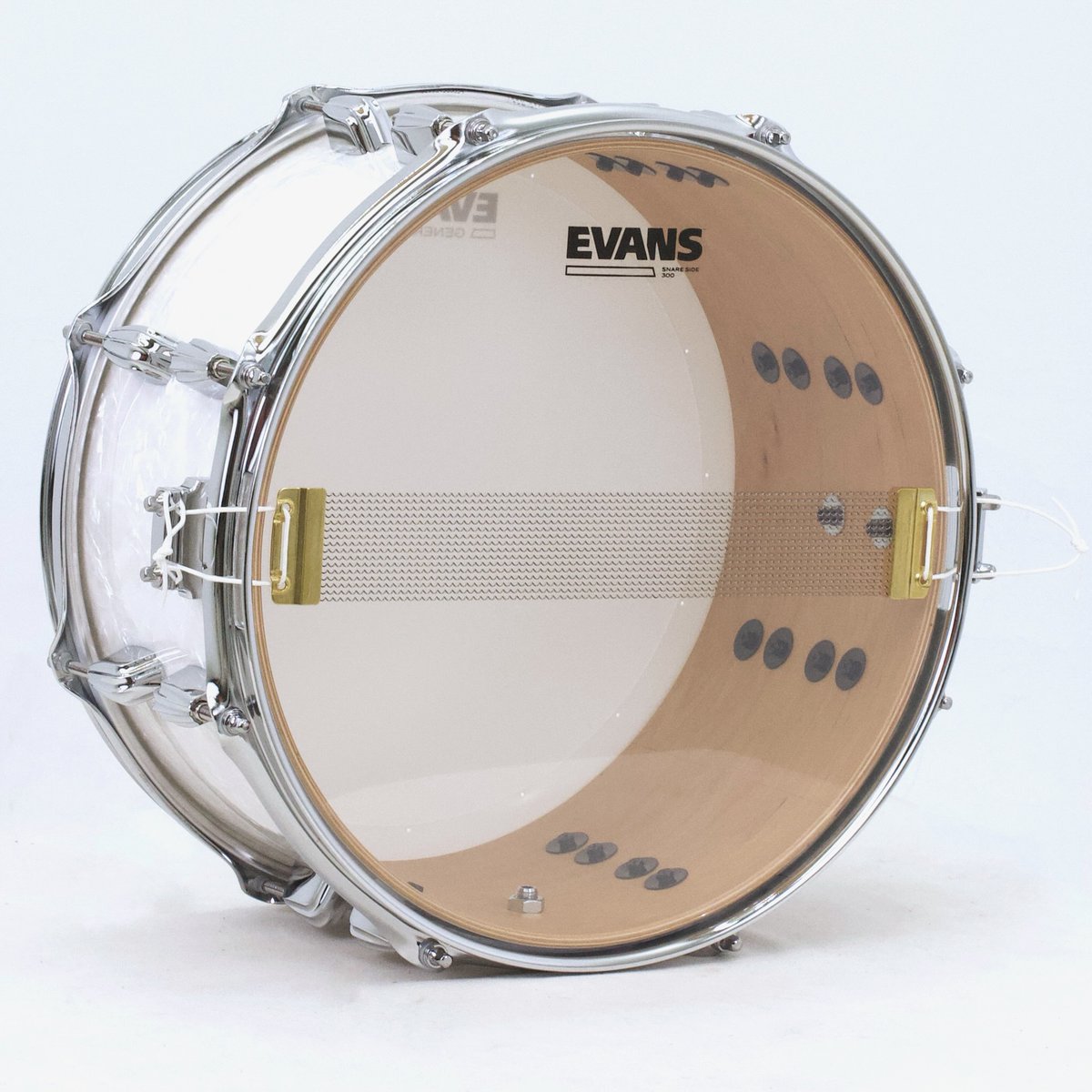 TreeHouseDrums's tweet photo. 16 Vintage Small Beavertail Lugs on White Marine Pearl. Just a glorious way to dress up this 13” snare! 6½x13; plied maple; white marine pearl wrap. https://t.co/3t4fSRYemL #snaredrum #drums #customdrums #treehousedrums https://t.co/cLrlvnATbW