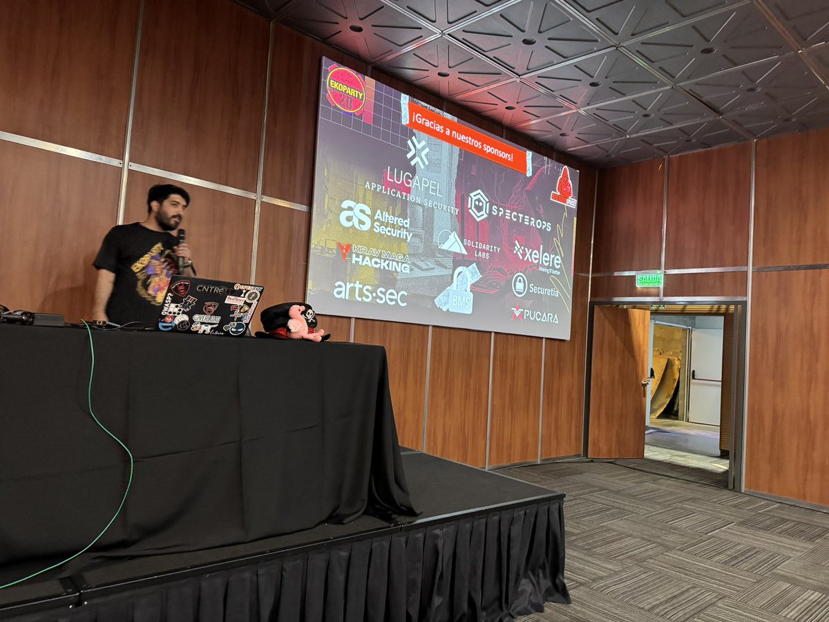 Arranco La charla de Cesar Soto de APT Emulation vs Simulation brindada por Cesar Soto! A no perderse esta charla para entender mejor lo Que es un adeversary emulation. Sala C1