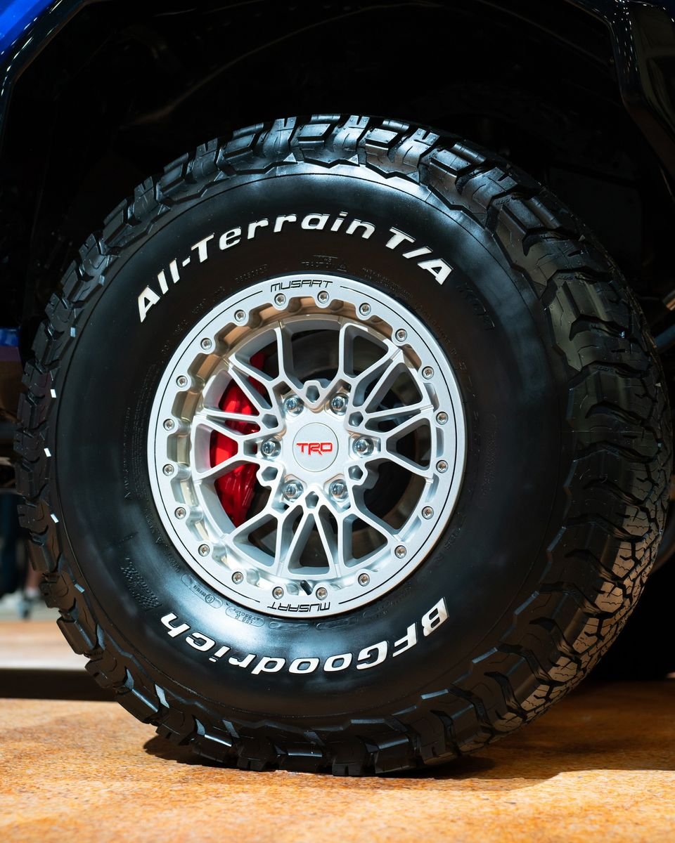 S_MToyota's tweet photo. The #4Runner #TRDSurf Concept made a splash at #SEMA2024! Combining rugged #TRD performance with a retro So-Cal vibe and open-air removable top, this throwback tribute is built for adventure. #SEMAShow https://t.co/PFVWuC42X9