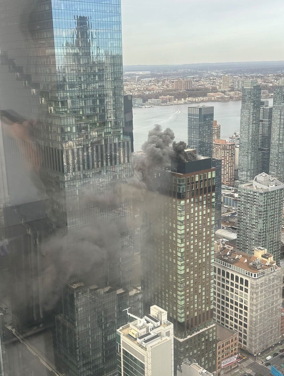 whatisny's tweet photo. Mechanical room fire in Hudson Yards this afternoon #whatisnewyork https://t.co/rGqN2E9gHr